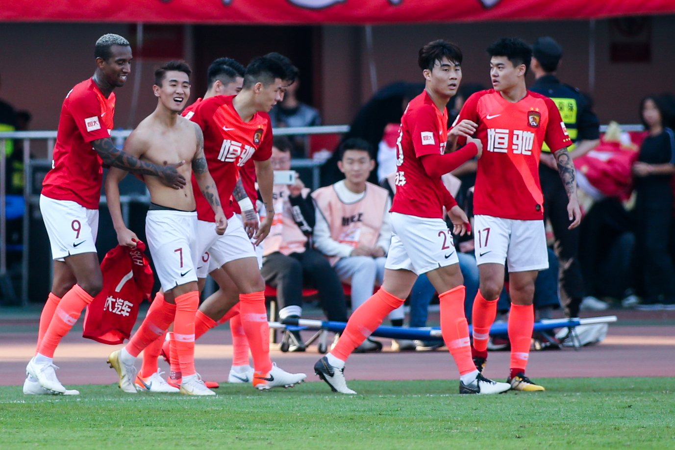 22分+17篮板！两项生涯新高！杨瀚森要看清现实，三分球决定上限